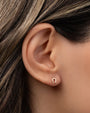Arete de botón diminuto de herradura en oro de 14K, foto 3