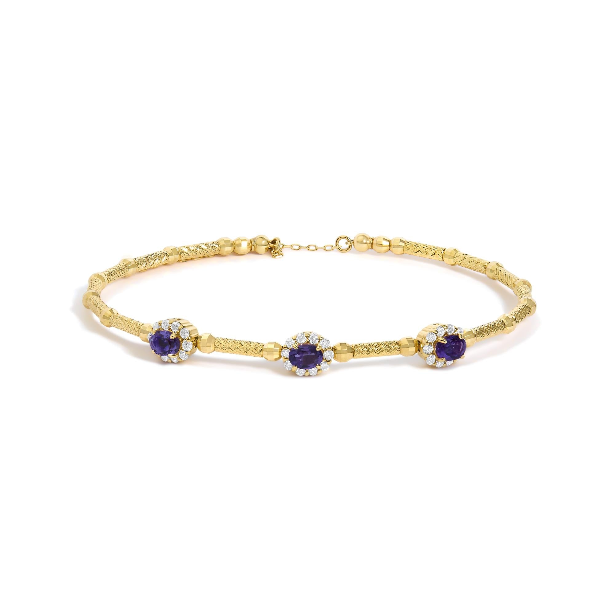 Pulsera de estaciones de halo con amatista morada y diamantes de 1/3 ct. p.t. en oro amarillo de 18K, foto 1