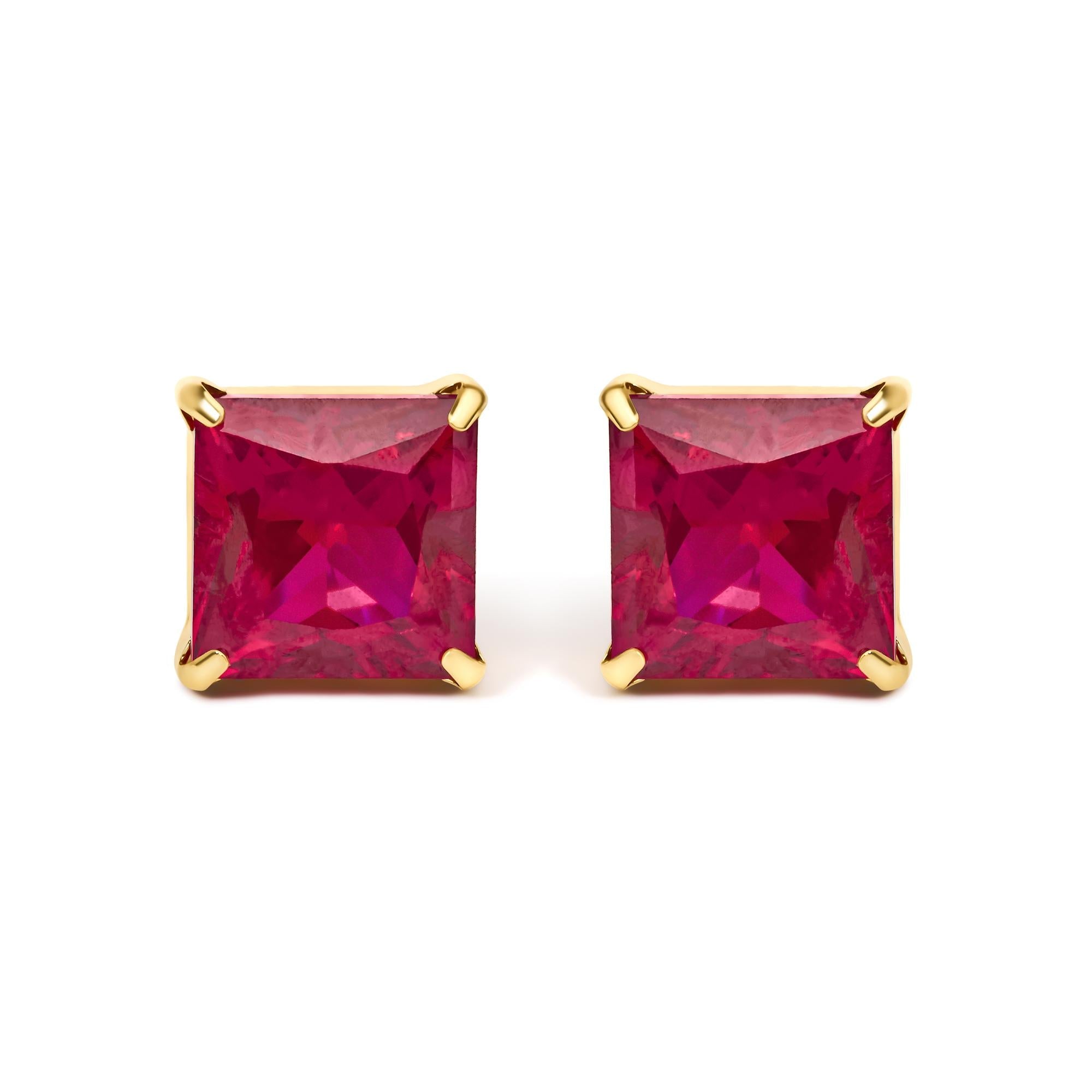 Aretes de botón solitarios con rubí rojo de talla princesa creado en laboratorio de 7x7 mm en oro amarillo de 18K, foto 1