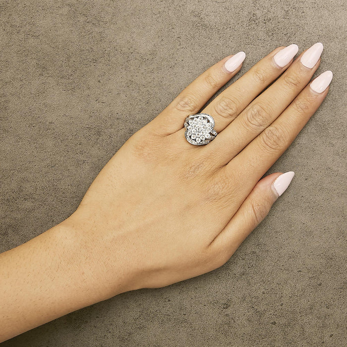 Anillo de cóctel de racimo en remolino con diamantes de 1 ct. p.t. en plata de ley, foto 3