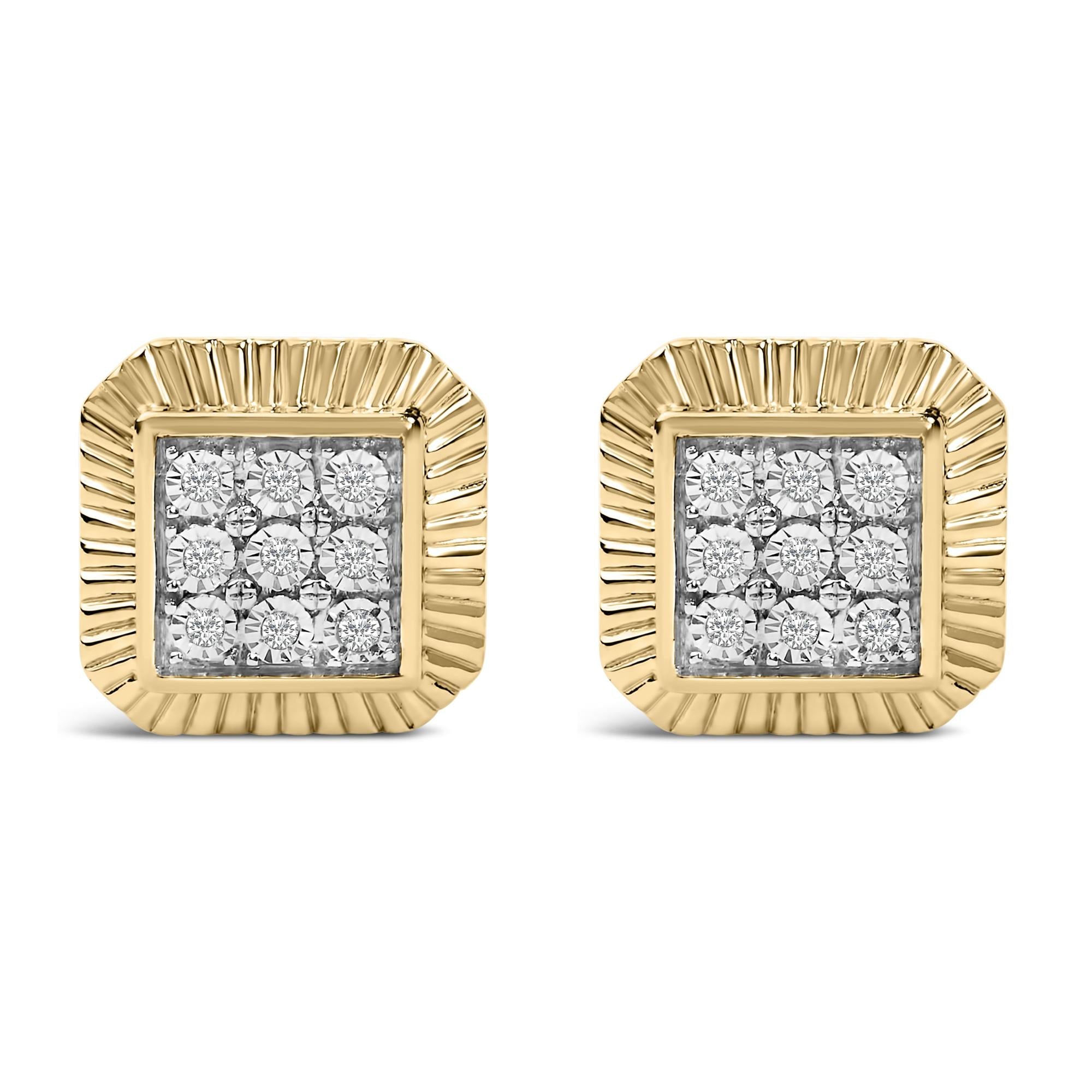Aretes de botón de halo texturizado con diamantes de 1/6 ct. p.t. en plata de ley bañada en oro amarillo de 10K, foto 1