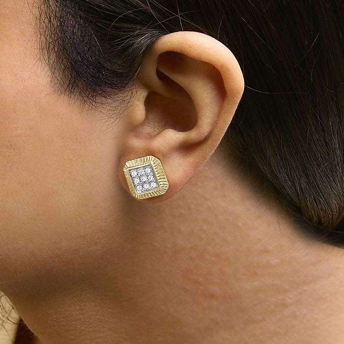 Aretes de botón de halo texturizado con diamantes de 1/6 ct. p.t. en plata de ley bañada en oro amarillo de 10K, foto 3