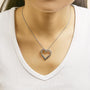 Collar con colgante de doble corazón con diamantes de 1 ct. p.t. en plata de ley bañada en oro amarillo de 14K, foto 3