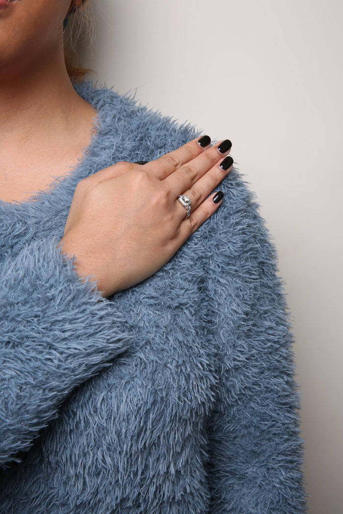 Anillo de compromiso estilo halo con aro tejido con diamantes de 3/4 ct. p.t. en oro blanco de 14K, foto 3