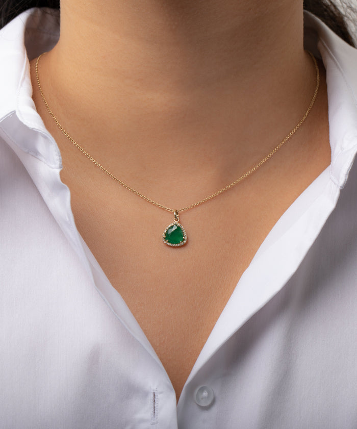 Dije de esmeralda y diamantes de forma libre en oro de 14K, foto 2