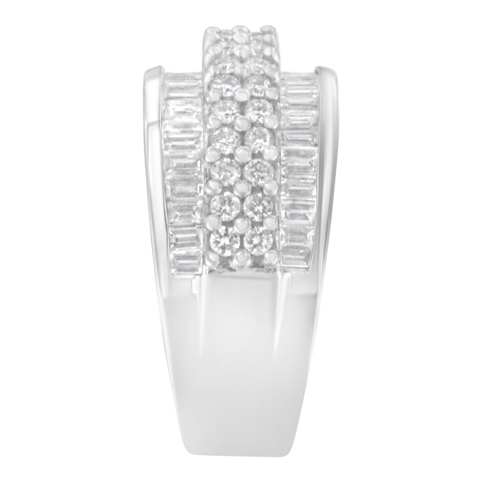 Anillo con diamantes redondos y baguette de 1 1/2 ct. p.t. en oro blanco de 14K, foto 6