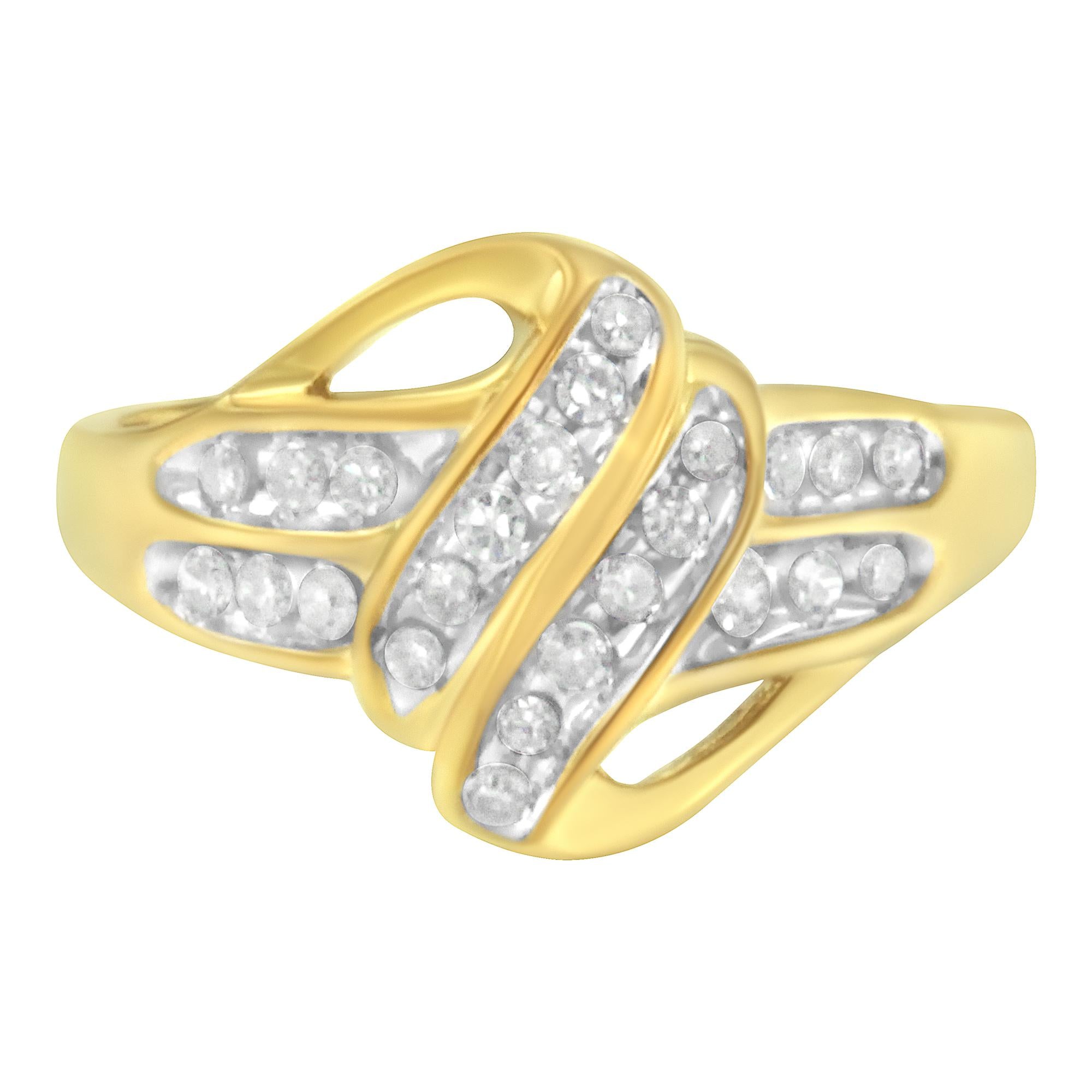 Anillo de racimo de flor con halo calado y diamantes de 1 ct. p.t. en plata de ley bañada en oro amarillo de 10K, foto 1