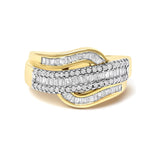 Anillo de banda con diseño de onda con diamantes de 1 ct. p.t. en oro amarillo de 14K