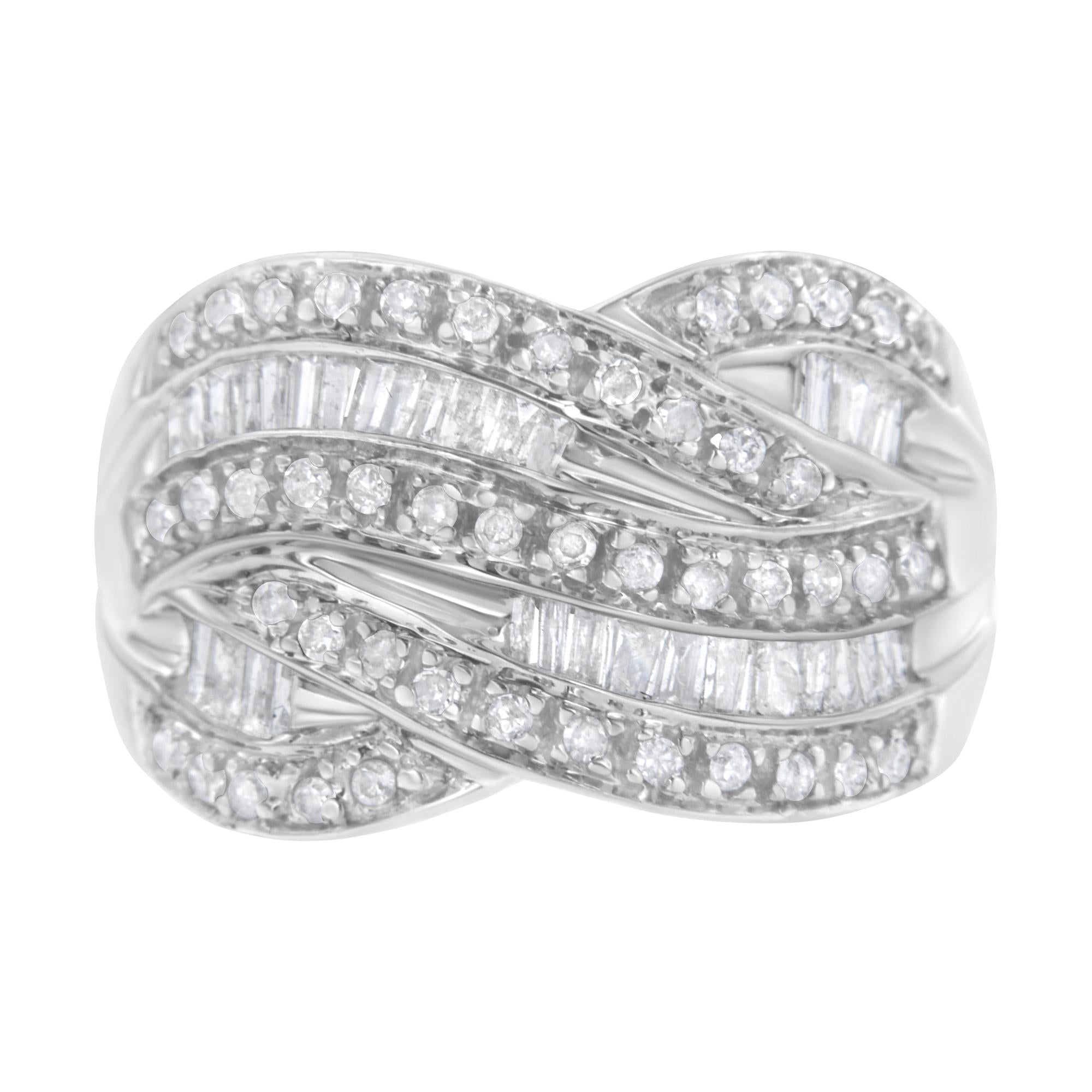 Anillo de banda cruzado con engaste de canal y diamantes redondos y baguette alternados de 1 ct. p.t. en plata de ley, foto 1