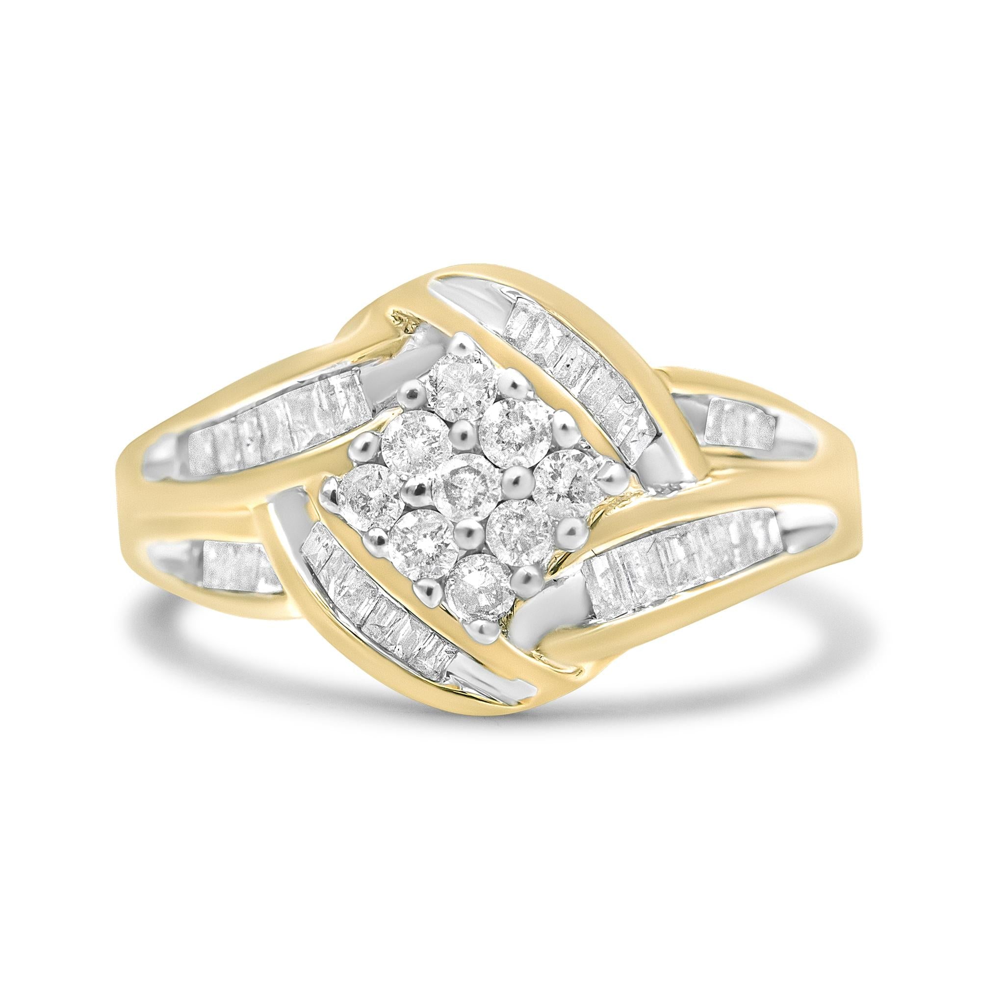 Anillo de racimo y remolino con diamantes de 3/4 ct. p.t. en oro amarillo y blanco de 10K, foto 1