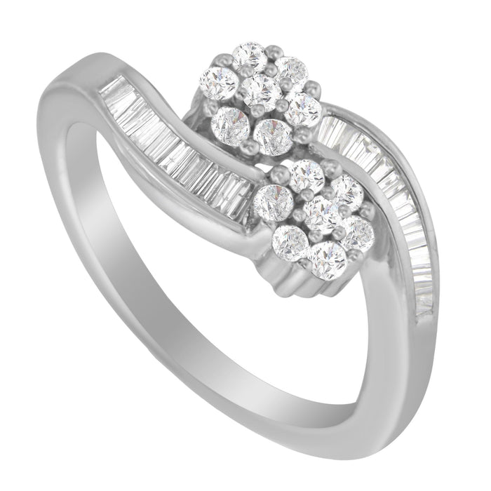 Anillo bypass con diamantes redondos y baguette de 1/2 ct. p.t. en oro blanco de 14K, color H-I, claridad I1-I2, foto 6