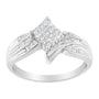 Anillo de cóctel estilo cruzado con diamantes talla princesa y baguette de 1/3 ct. p.t. en oro blanco de 10K, foto 1
