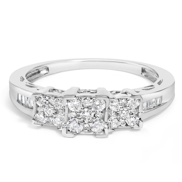 Anillo de compromiso con diamantes de 1/2 ct. p.t., diseño de 3 piedras con 3 racimos cuadrados en oro blanco de 10K, foto 4