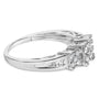 Anillo de compromiso con diamantes de 1/2 ct. p.t., diseño de 3 piedras con 3 racimos cuadrados en oro blanco de 10K, foto 2