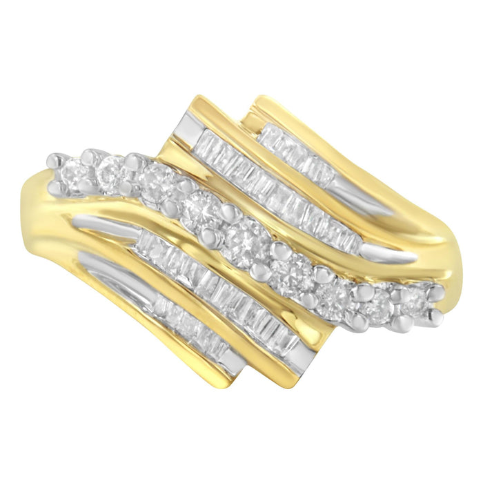 Anillo con diamantes redondos y baguette de 1/2 ct. p.t. en oro amarillo de 10K, foto 1