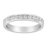Anillo de banda con diamantes de 1/2 ct. p.t. en oro blanco de 14K