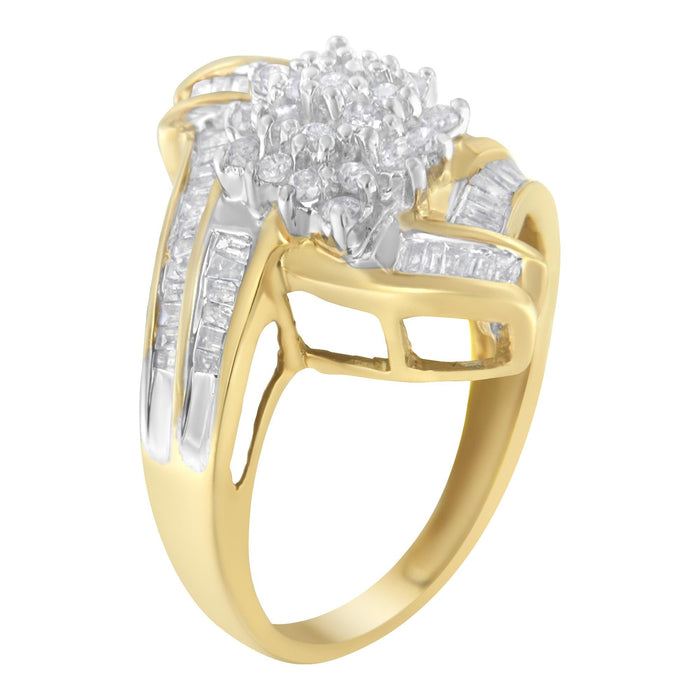 Anillo bypass de racimo con diamantes redondos y baguette de 1 ct. p.t. en oro amarillo de 10K, color I-J, claridad I1-I2, foto 5