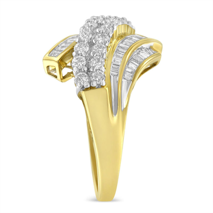 Anillo estilo bypass de 64 piedras de canal con diamantes redondos y baguette de 1 ct. p.t. en oro amarillo de 10K, foto 5