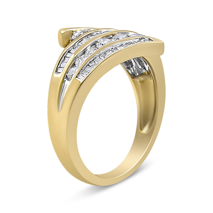 Anillo de banda cruzado de varias hileras con diamantes redondos y baguette de 1 ct. p.t. en oro amarillo de 10K, foto 6