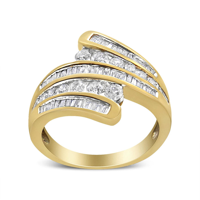 Anillo de banda cruzado de varias hileras con diamantes redondos y baguette de 1 ct. p.t. en oro amarillo de 10K, foto 7
