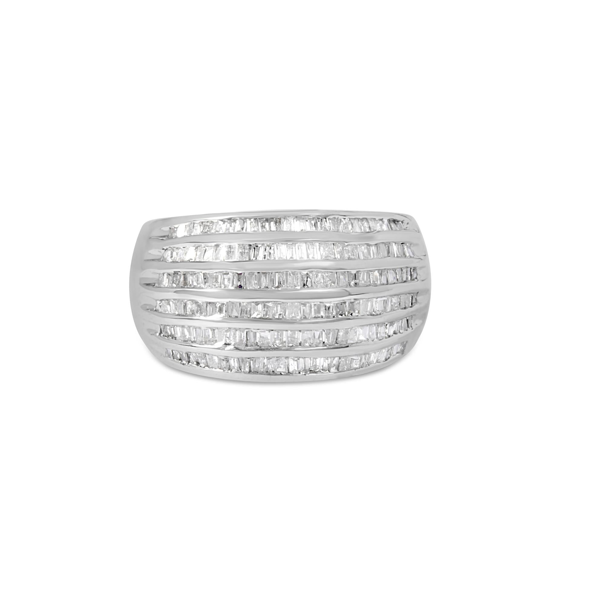 Anillo de cóctel abovedado de 6 hileras con engaste de canal y diamantes baguette de 1 ct. p.t. en plata de ley, foto 1