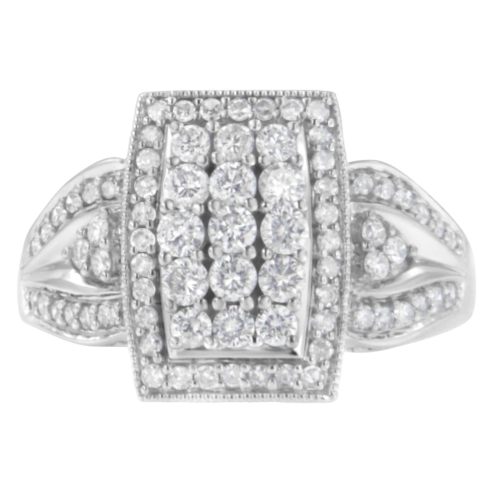 Anillo de cóctel de racimo cojín con halo y banda acampanada con diamantes de 1 ct. p.t. en oro blanco de 10K, foto 1