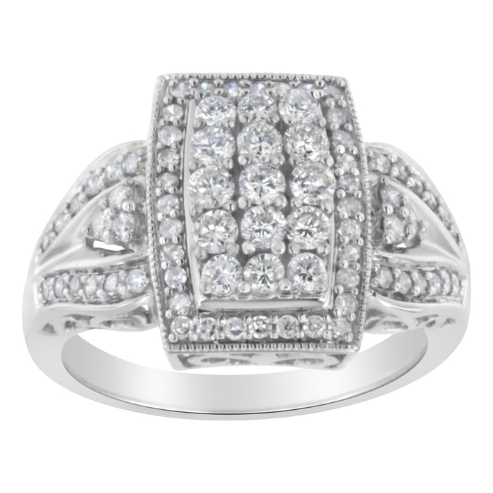 Anillo de cóctel de racimo cojín con halo y banda acampanada con diamantes de 1 ct. p.t. en oro blanco de 10K, foto 2