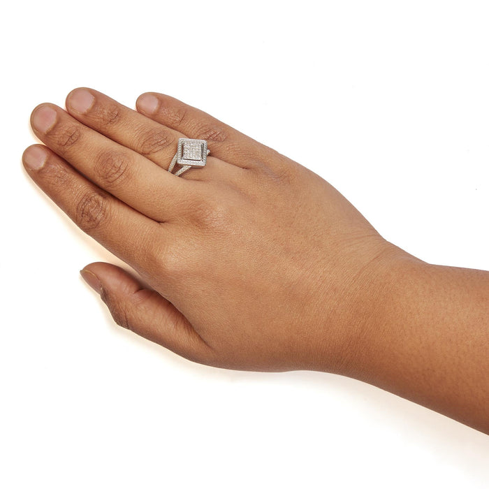 Anillo de rombo y halo de cuentas con engaste invisible y diamantes talla princesa de 1/3 ct. p.t. en plata de ley, foto 3