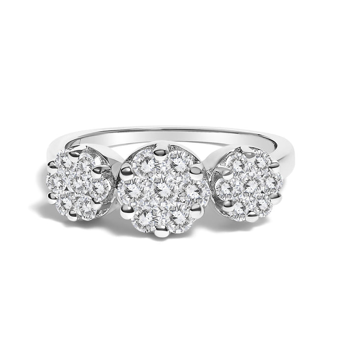 Anillo de tres racimos florales redondos con diamantes talla brillante de 1 1/4 ct. p.t. en oro blanco de 14K, foto 1