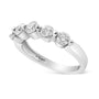 Anillo de banda de 5 piedras con diamantes de talla brillante redonda de 1 ct. p.t. en oro blanco de 14K, foto 2