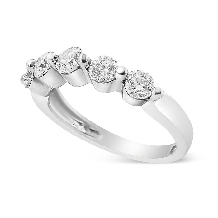 Anillo de banda de 5 piedras con diamantes de talla brillante redonda de 1 ct. p.t. en oro blanco de 14K, foto 2