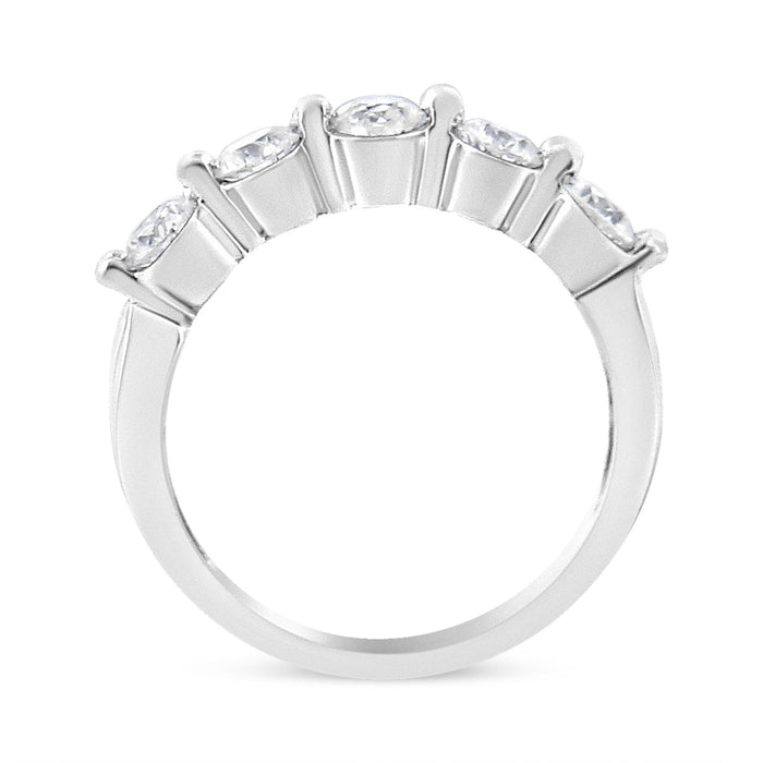 Anillo de banda de 5 piedras con diamantes de talla brillante redonda de 1 ct. p.t. en oro blanco de 14K, foto 4