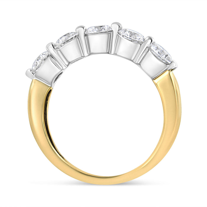 Anillo de banda de 5 piedras de copa de 2 garras con diamantes de 1 1/2 ct. p.t. en oro blanco y amarillo de 14K, foto 4