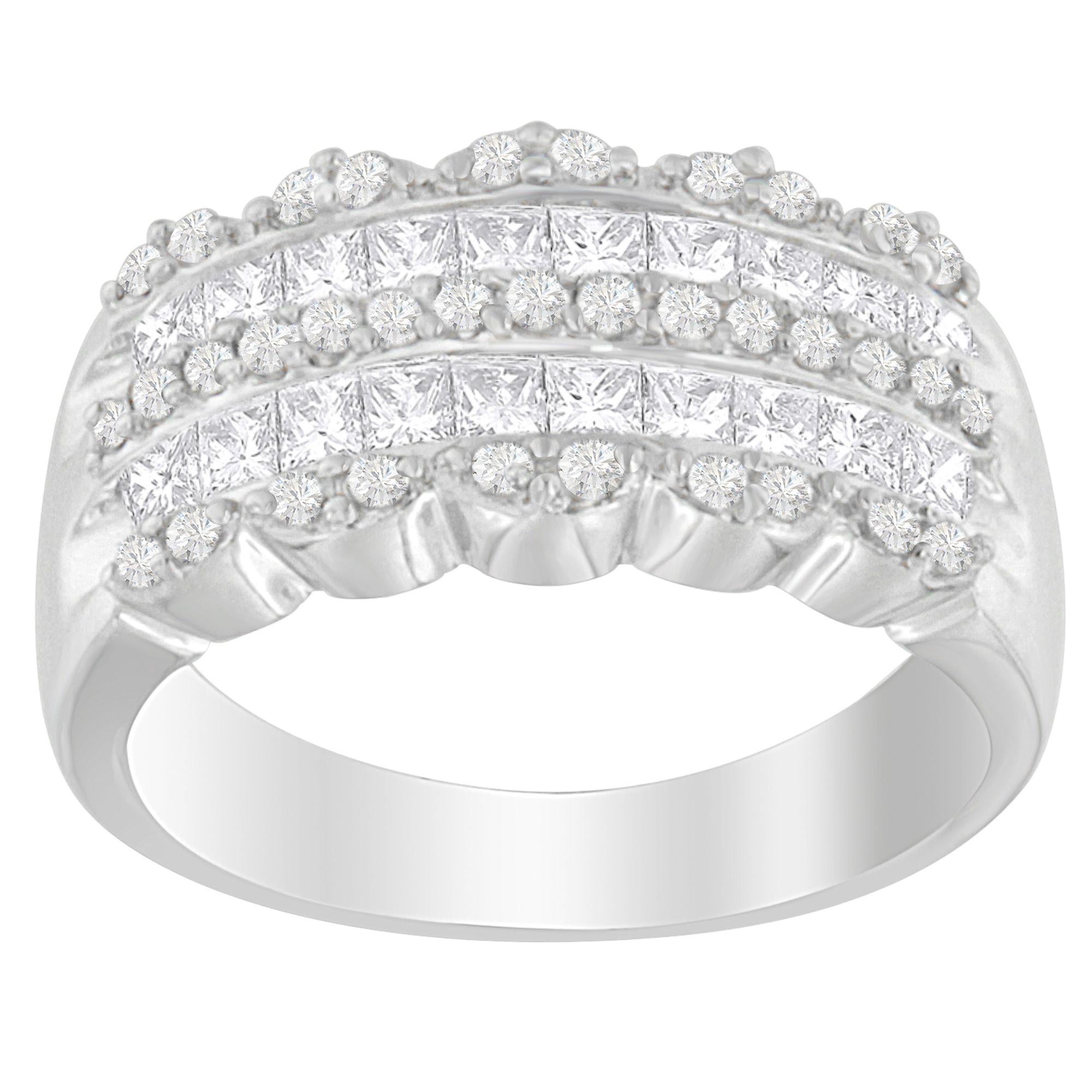 Anillo con diamantes redondos y talla princesa de 1 1/7 ct. p.t. en oro blanco de 14K, foto 1