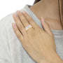 Conjunto de anillos apilables con diamantes de canal de 5/8 ct. p.t. en oro amarillo, blanco y rosa de 10K sobre plata, foto 3