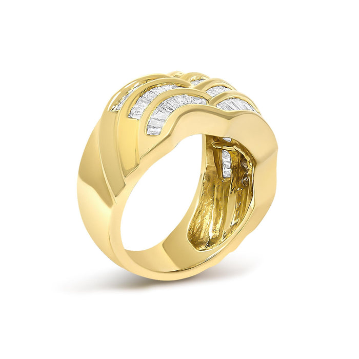 Anillo de banda con diseño de onda con diamantes baguette de 1 1/3 ct. p.t. en oro amarillo de 14K, foto 4