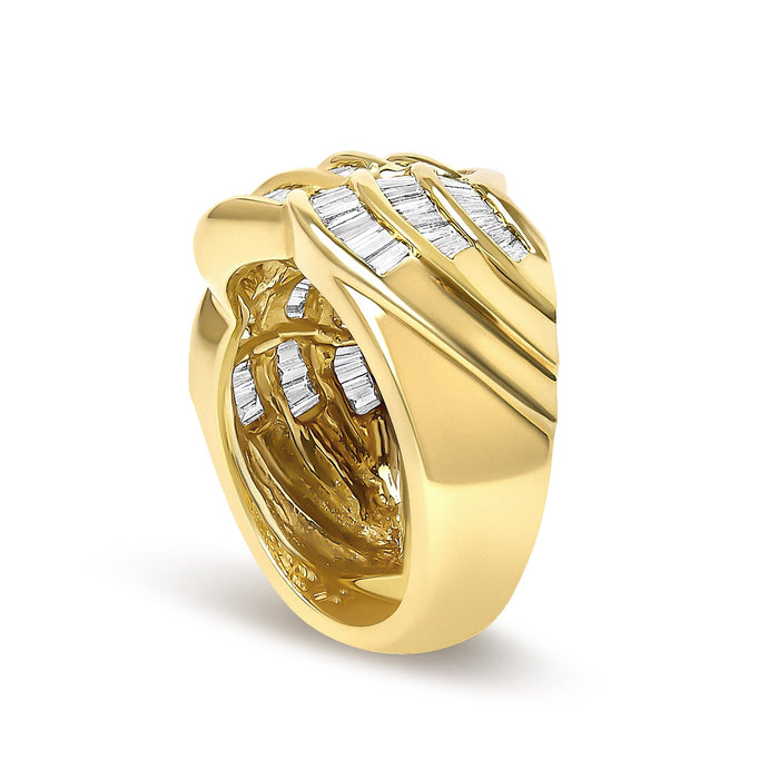 Anillo de banda con diseño de onda con diamantes baguette de 1 1/3 ct. p.t. en oro amarillo de 14K, foto 5