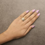 Anillo de banda con diseño de onda con diamantes baguette de 1 1/3 ct. p.t. en oro amarillo de 14K, foto 3