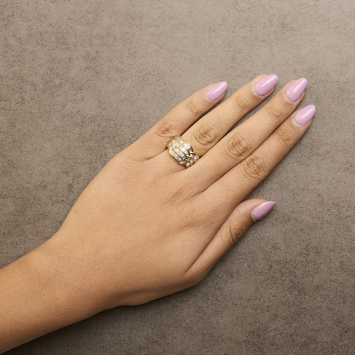 Anillo de banda con diseño de onda con diamantes baguette de 1 1/3 ct. p.t. en oro amarillo de 14K, foto 3