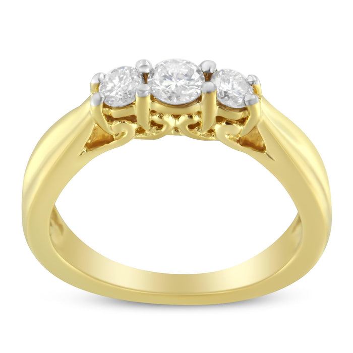 Anillo de tres piedras con diamantes de 0.50 ct. p.t. en oro amarillo de 10K, foto 5