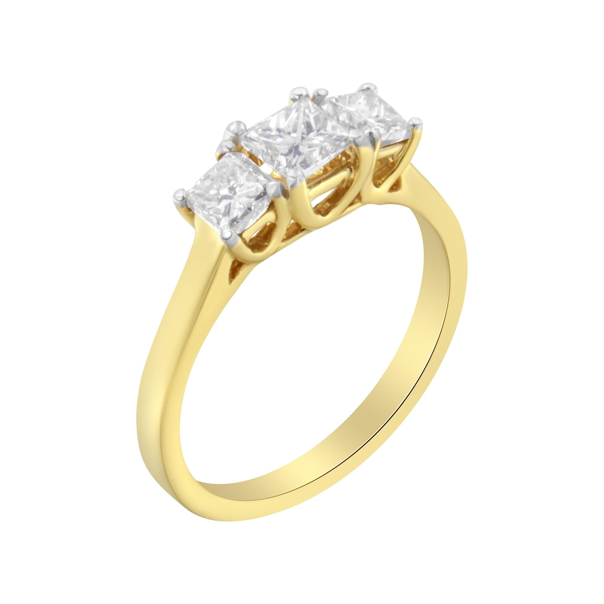 Anillo de banda de tres piedras con diamantes talla princesa de 1 ct. p.t. en oro amarillo de 10K, color J-K, claridad I1-I2, foto 1