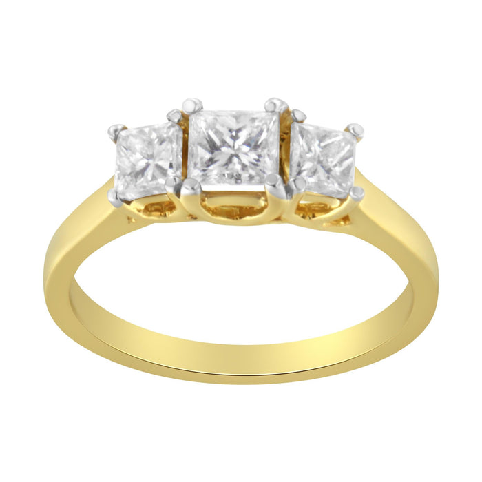 Anillo de banda de tres piedras con diamantes talla princesa de 1 ct. p.t. en oro amarillo de 10K, color J-K, claridad I1-I2, foto 2