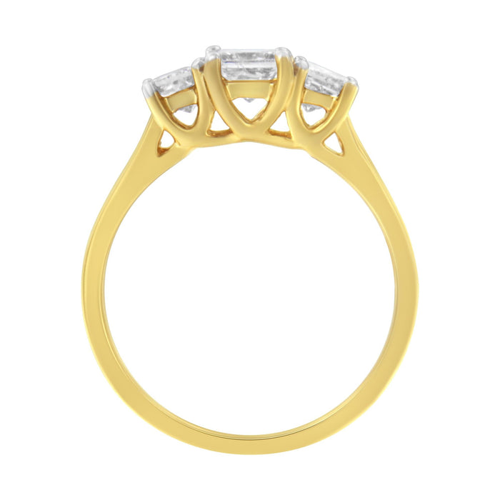 Anillo de banda de tres piedras con diamantes talla princesa de 1 ct. p.t. en oro amarillo de 10K, color J-K, claridad I1-I2, foto 5