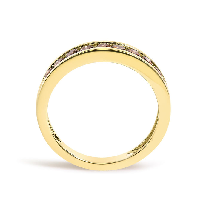 Anillo de banda de canal con 11 diamantes champán redondos de 1/2 ct. p.t. en plata de ley bañada en oro amarillo de 14K, foto 6