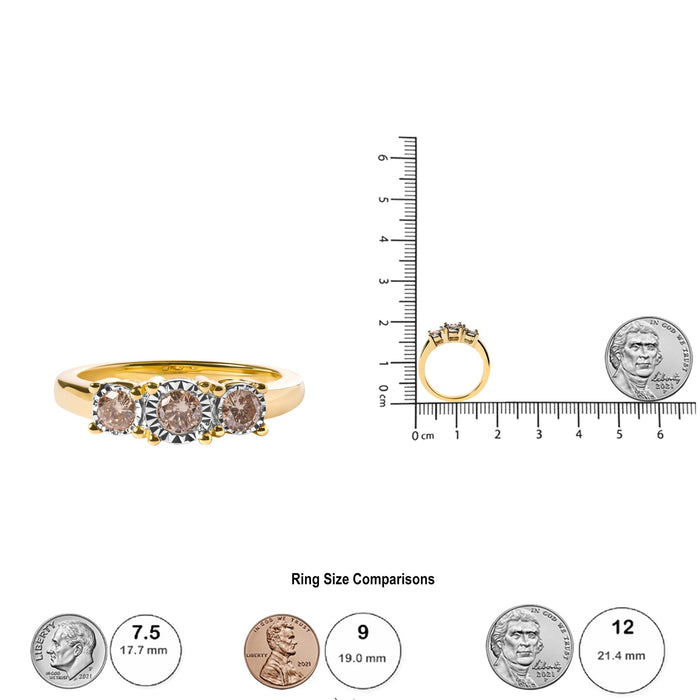 Anillo Miracle-Set de tres piedras con placa ilusión y diamantes redondos de 1/2 ct. p.t. en oro amarillo de 10K, foto 7