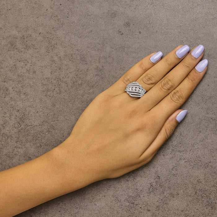 Anillo de banda de racimo con diamantes cultivados en laboratorio de 2 ct. p.t. en plata de ley, foto 3