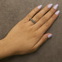 Anillo de banda con diamantes naturales de 1/3 ct. p.t. en plata de ley bañada en oro amarillo de 10K, foto 3