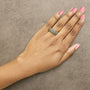 Anillo de banda con motivo festoneado y diamantes marrones de 1 ct. p.t. en plata de ley bañada en oro amarillo de 10K, foto 3