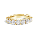Anillo de banda de 7 piedras con diamantes de 2 ct. p.t. en oro de 14K