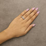 Anillo de banda de cinco piedras con diamantes redondos de 2 ct. p.t. en oro de 14K, foto 6